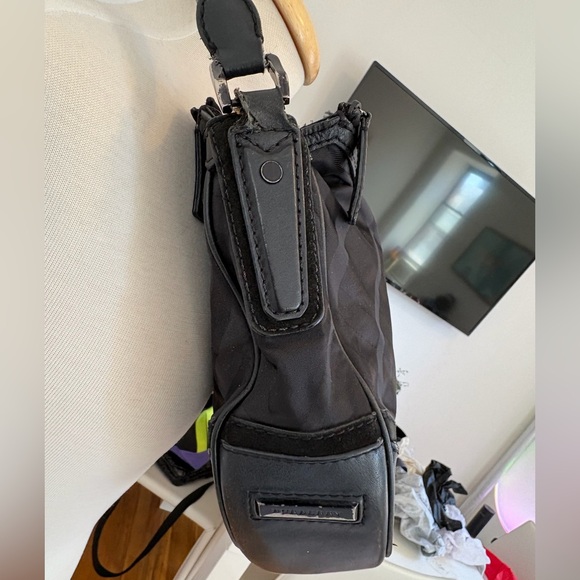 Burberry Black Nova Check Nylon Leather Trim Shoulder Bag - Picture 4 of 12